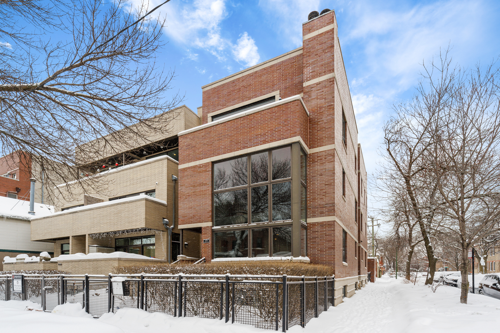 1058 N Wolcott Avenue Unit: 1