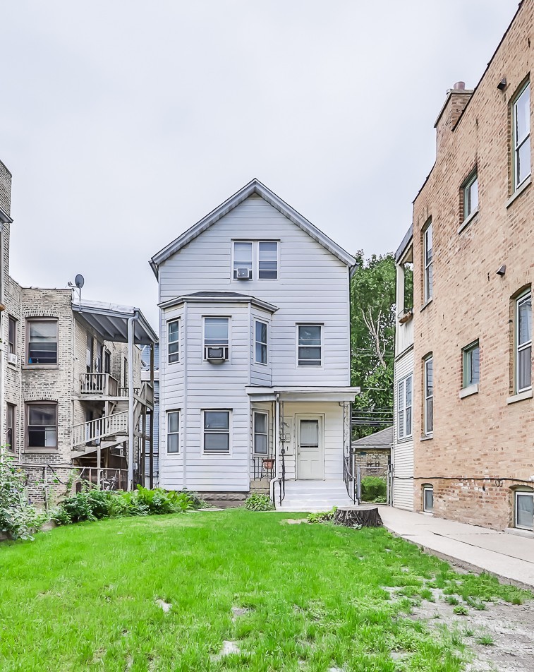 3238 N Southport Avenue Unit: 2