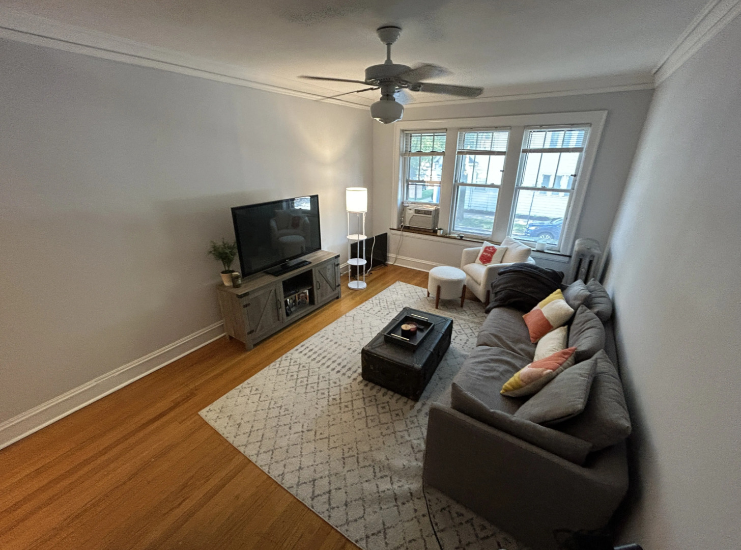 1702 W Cornelia Avenue Unit: 1