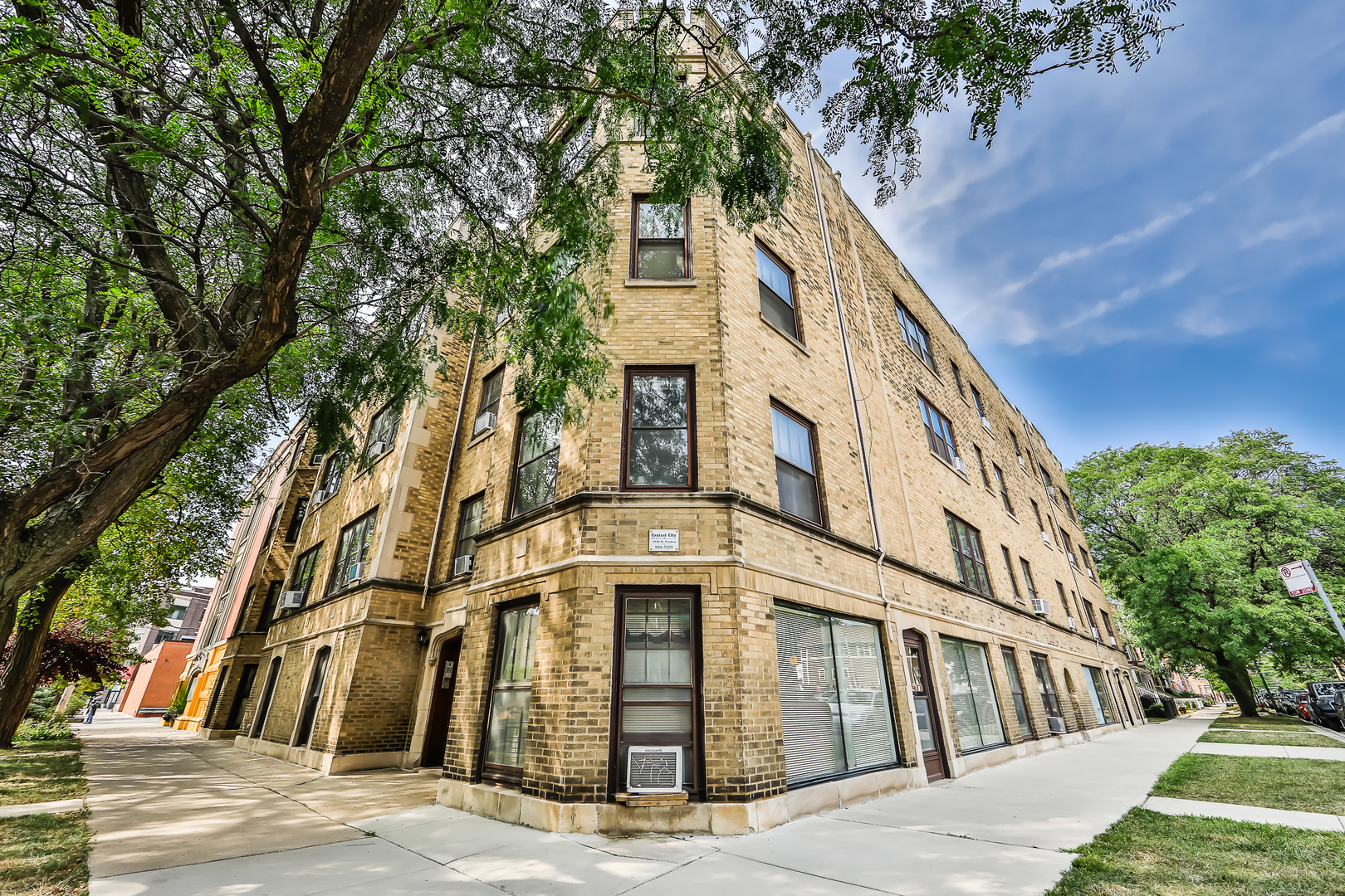 1702 W Cornelia Avenue Unit: 1