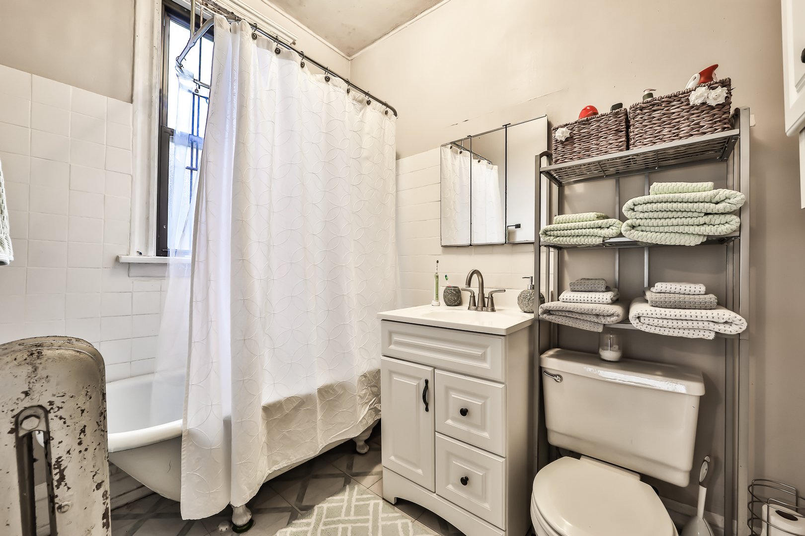 3234 N Southport Avenue Unit: 2