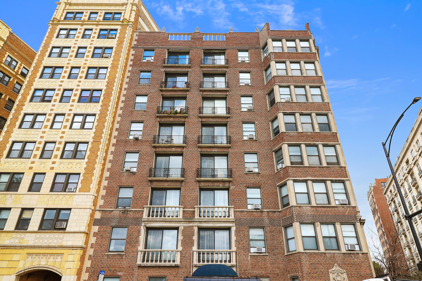 3330 N Lake Shore Drive Unit: 5F