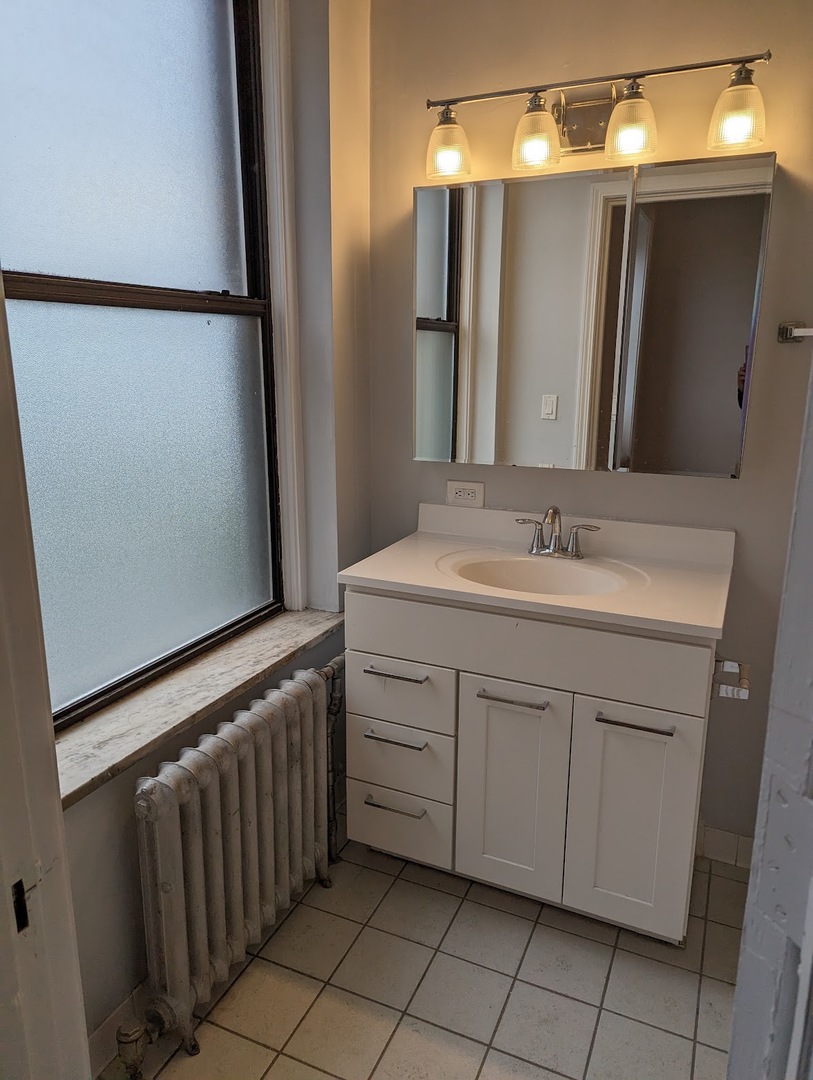 3330 N Lake Shore Drive Unit: 5F