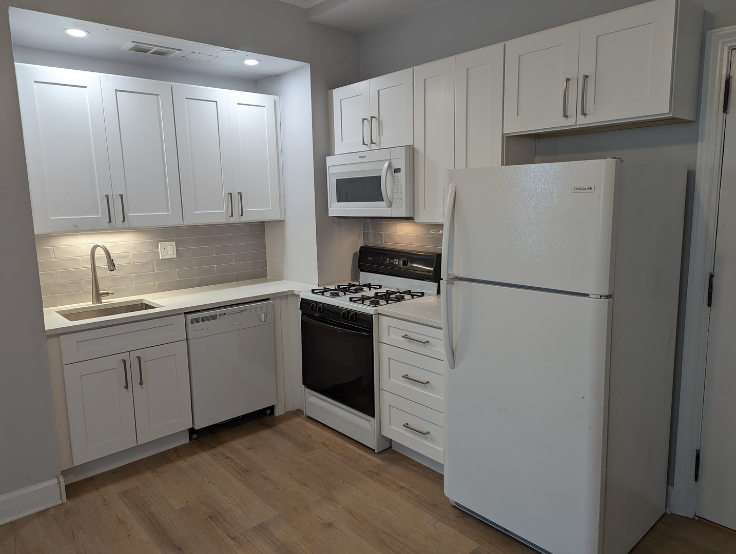 3330 N Lake Shore Drive Unit: 5F