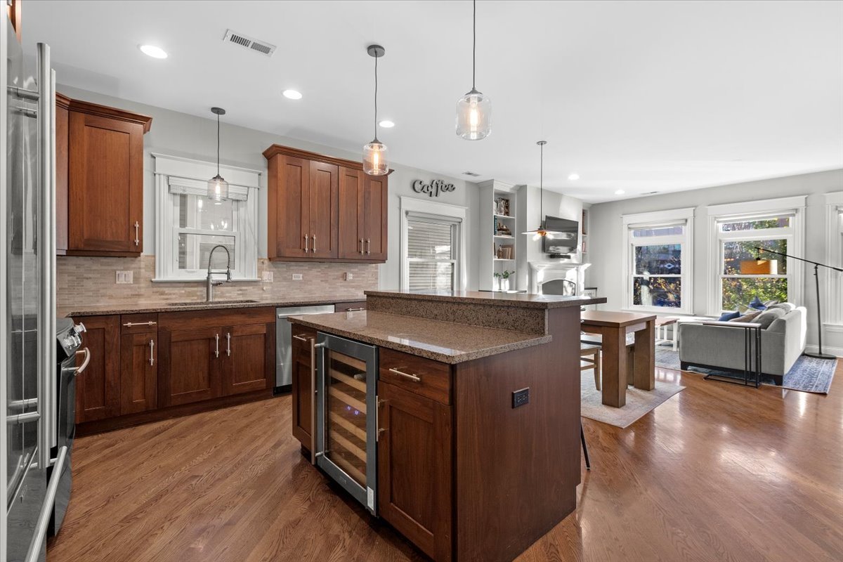 2530 N Ashland Avenue Unit: 2N