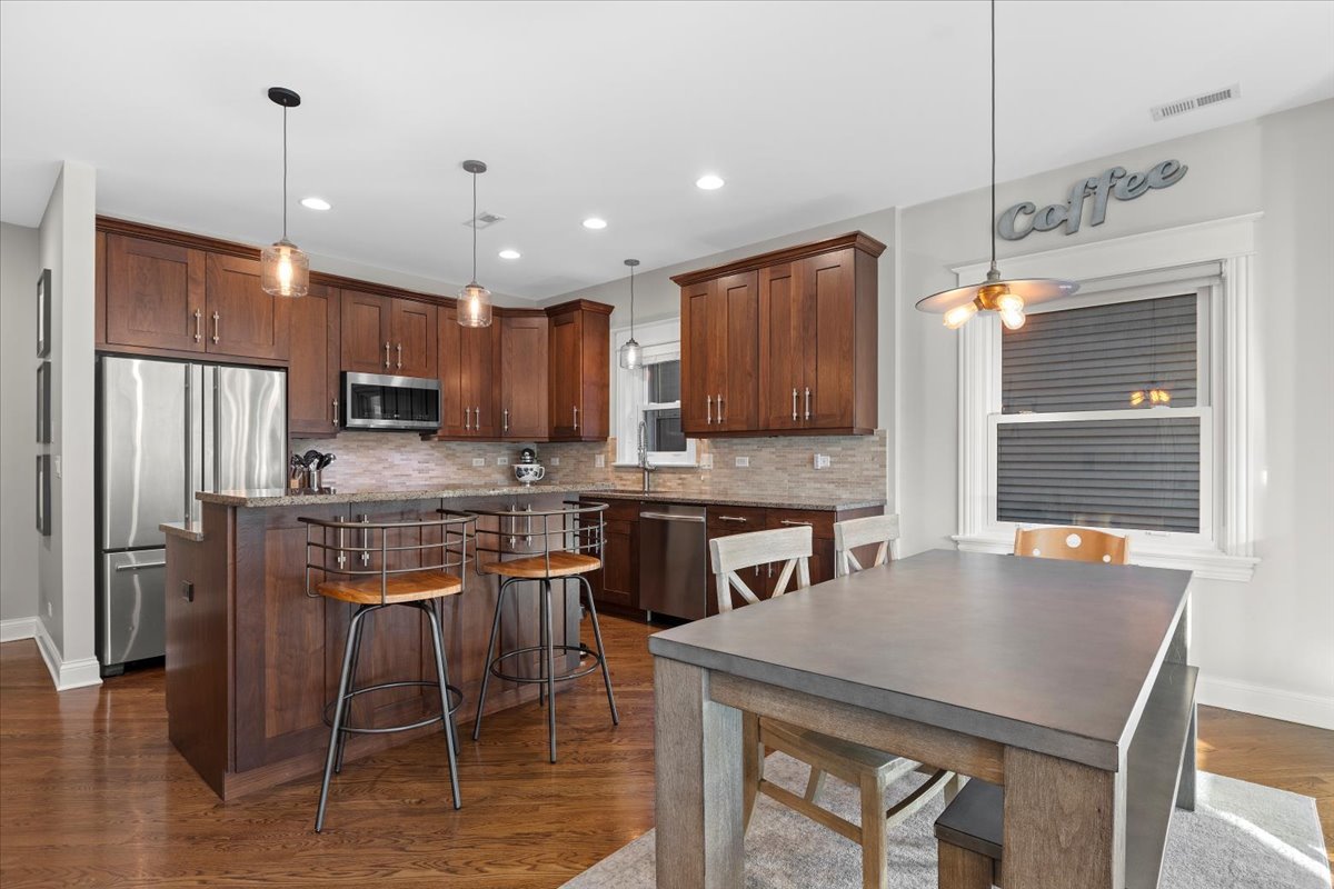 2530 N Ashland Avenue Unit: 2N