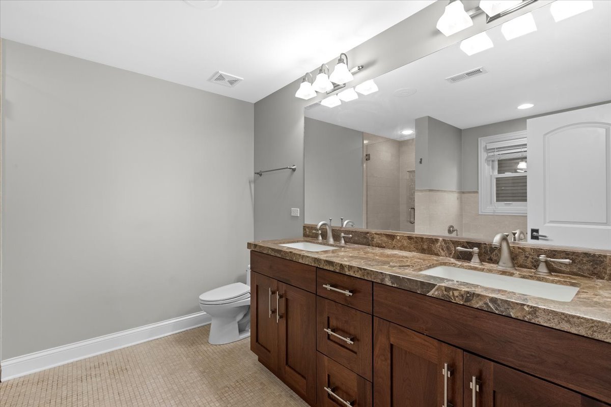 2530 N Ashland Avenue Unit: 2N
