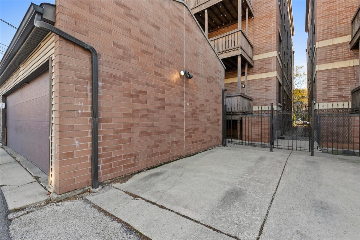 2530 N Ashland Avenue Unit: 2N