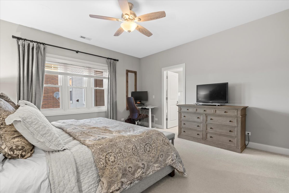 2530 N Ashland Avenue Unit: 2N