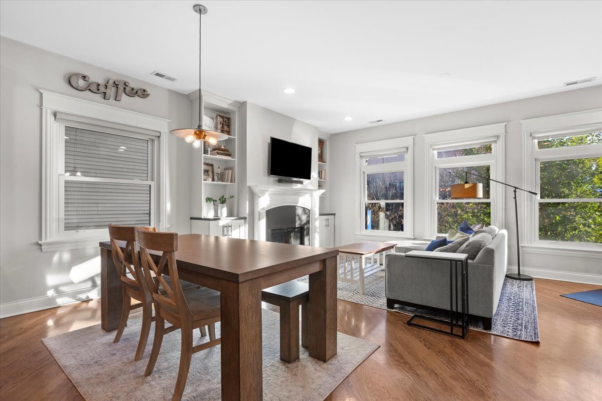 2530 N Ashland Avenue Unit: 2N