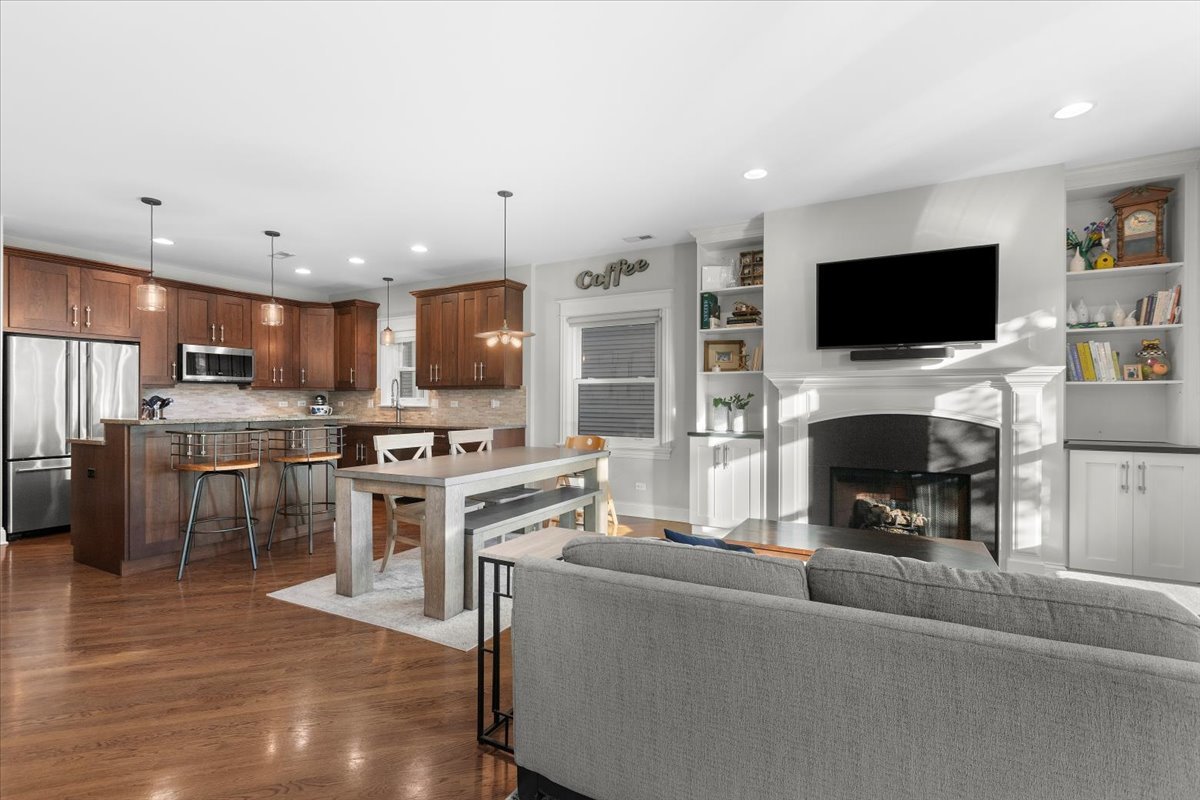 2530 N Ashland Avenue Unit: 2N