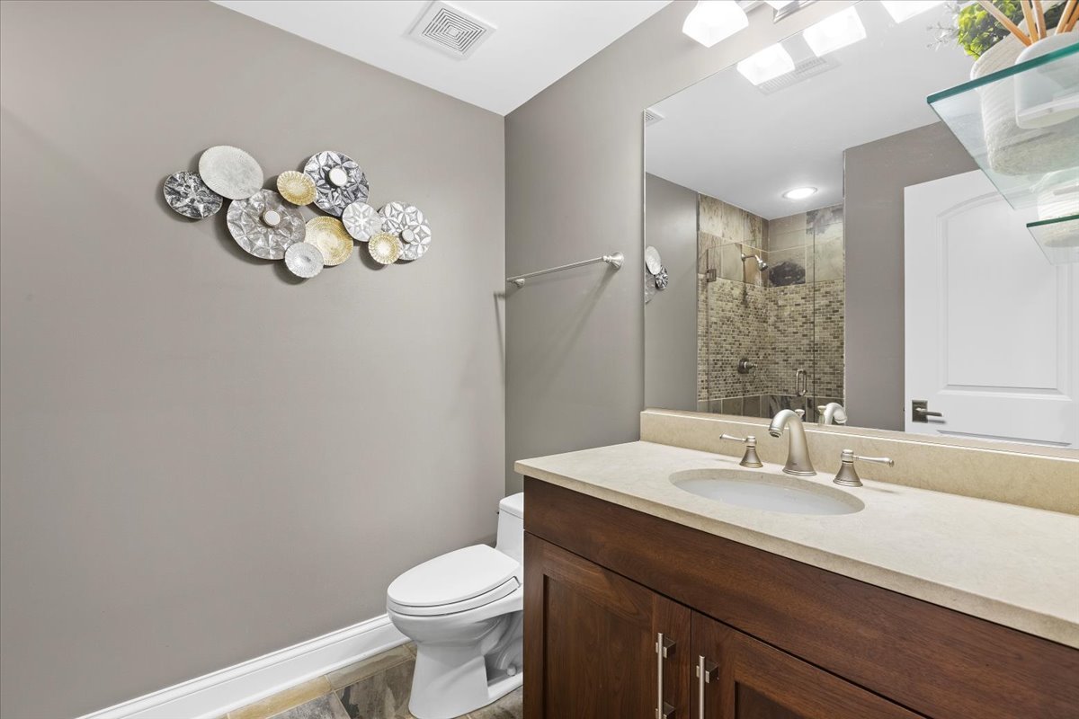 2530 N Ashland Avenue Unit: 2N