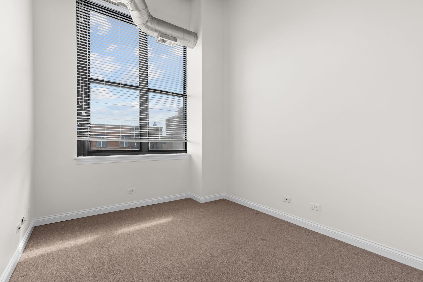 1601 W School Street Unit: 303