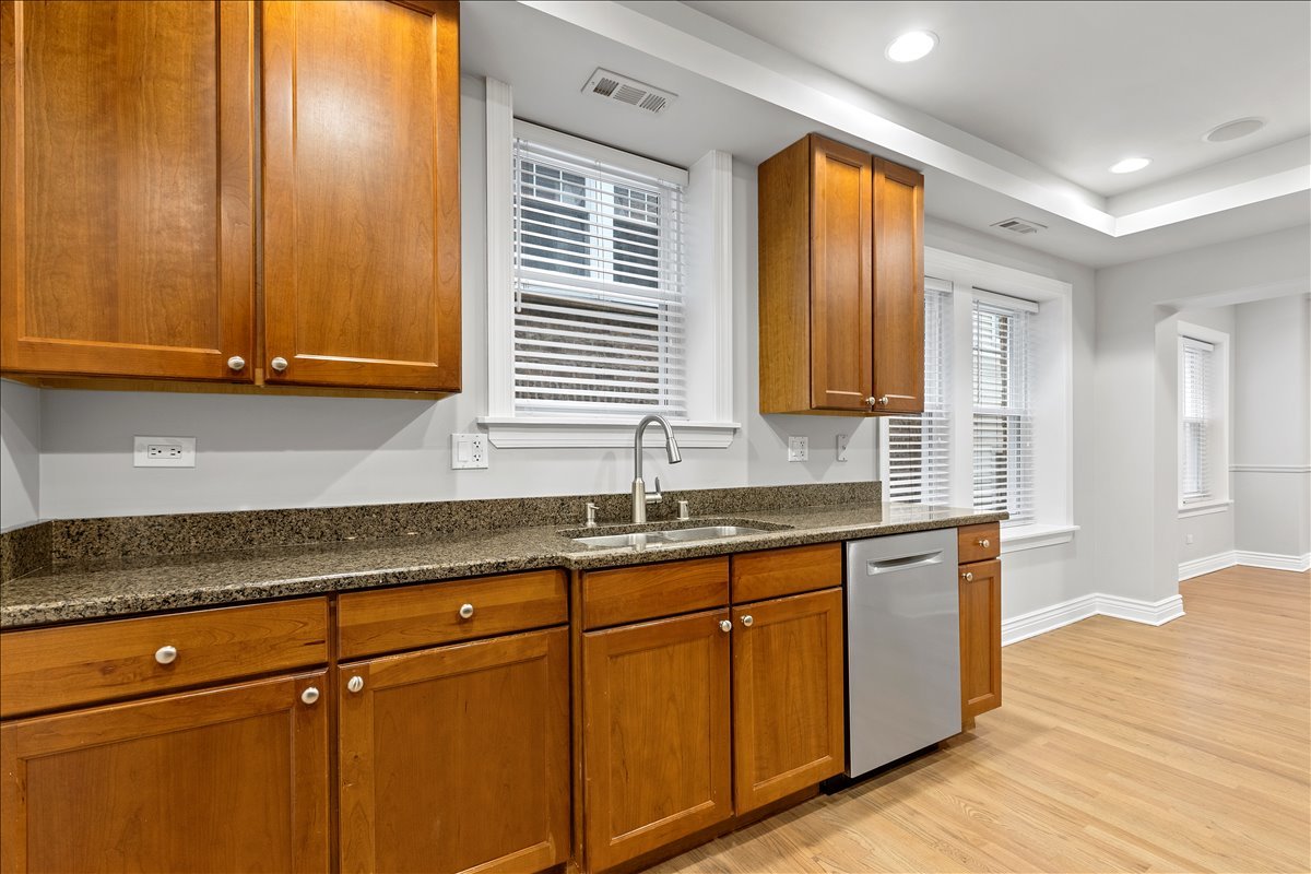 6333 N GLENWOOD Avenue Unit: 1E