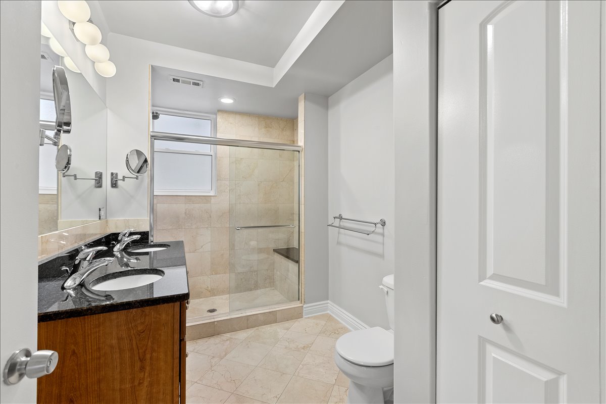 6333 N GLENWOOD Avenue Unit: 1E