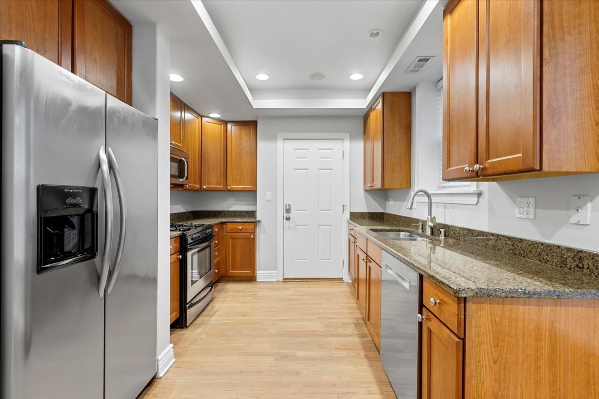 6333 N GLENWOOD Avenue Unit: 1E