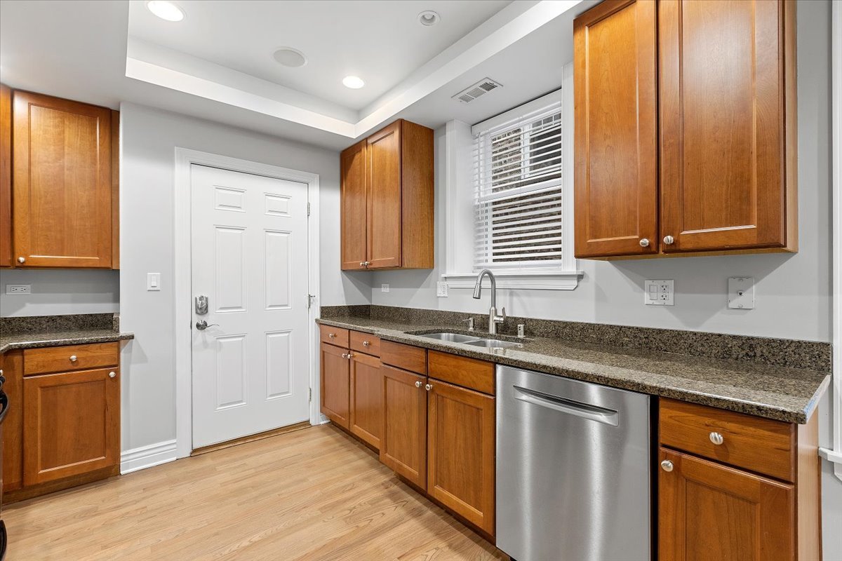6333 N GLENWOOD Avenue Unit: 1E