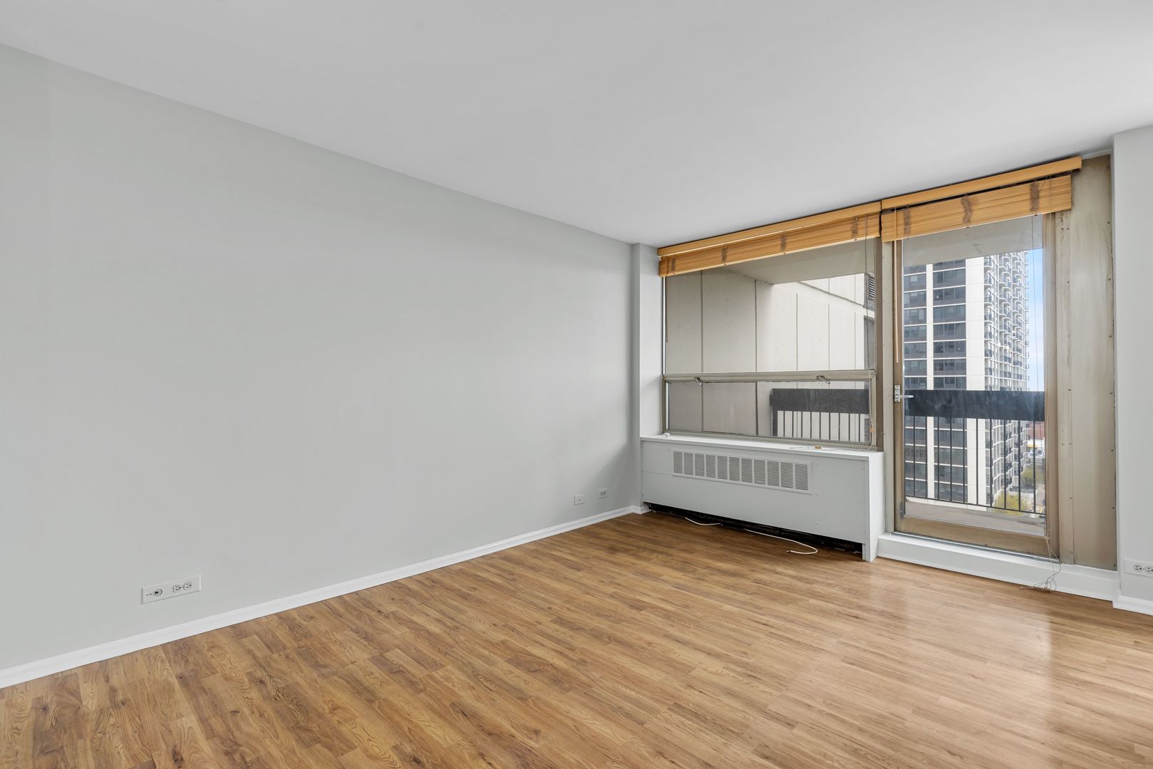 1460 N Sandburg Terrace Unit: 806