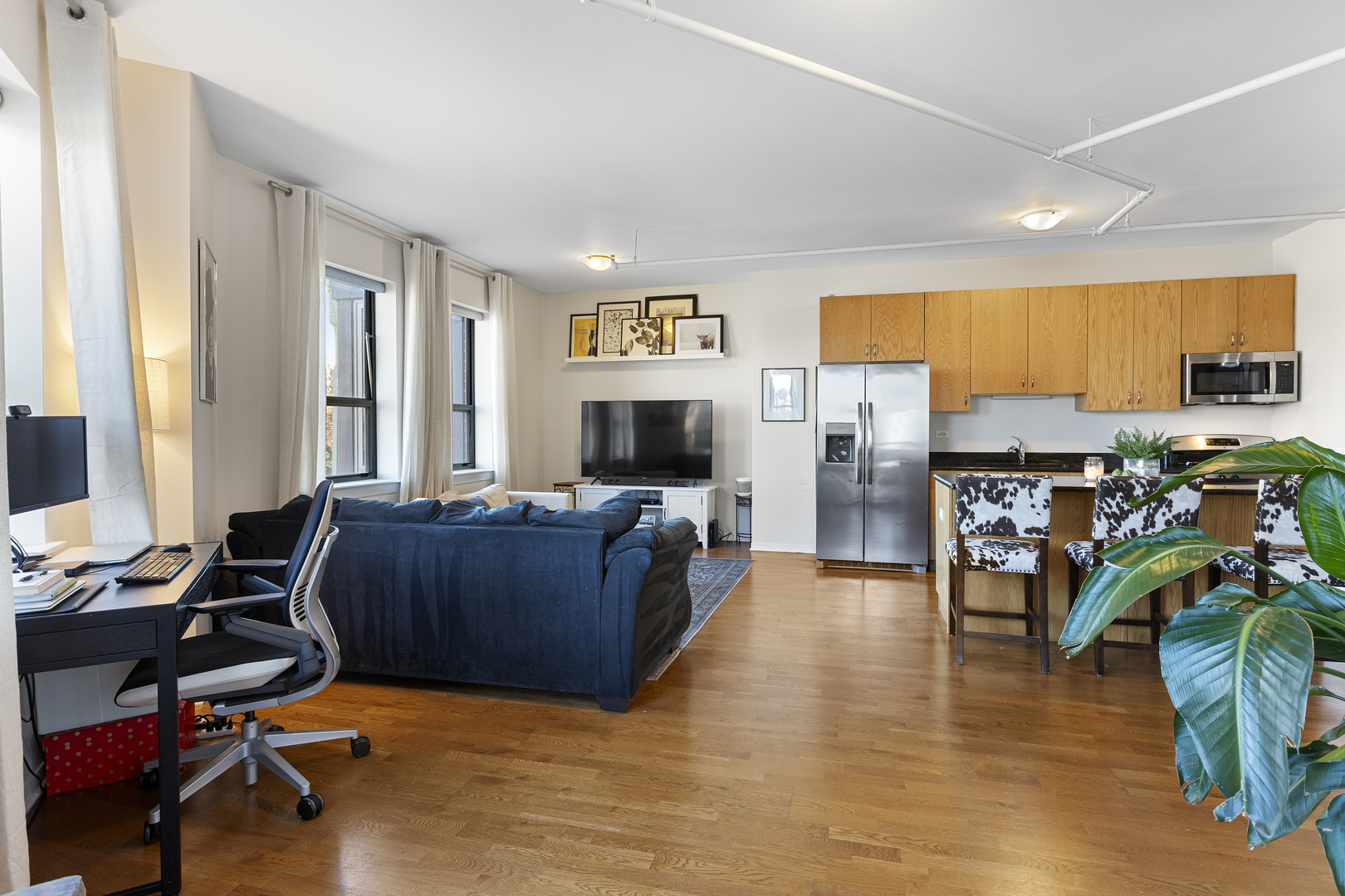 437 W Division Street Unit: 304