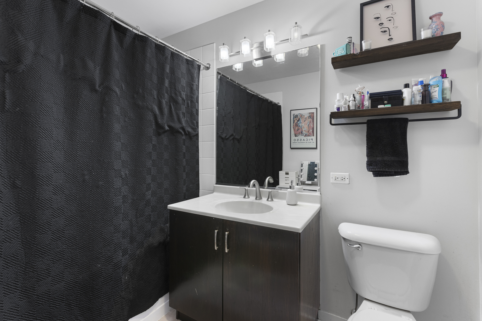 437 W Division Street Unit: 304