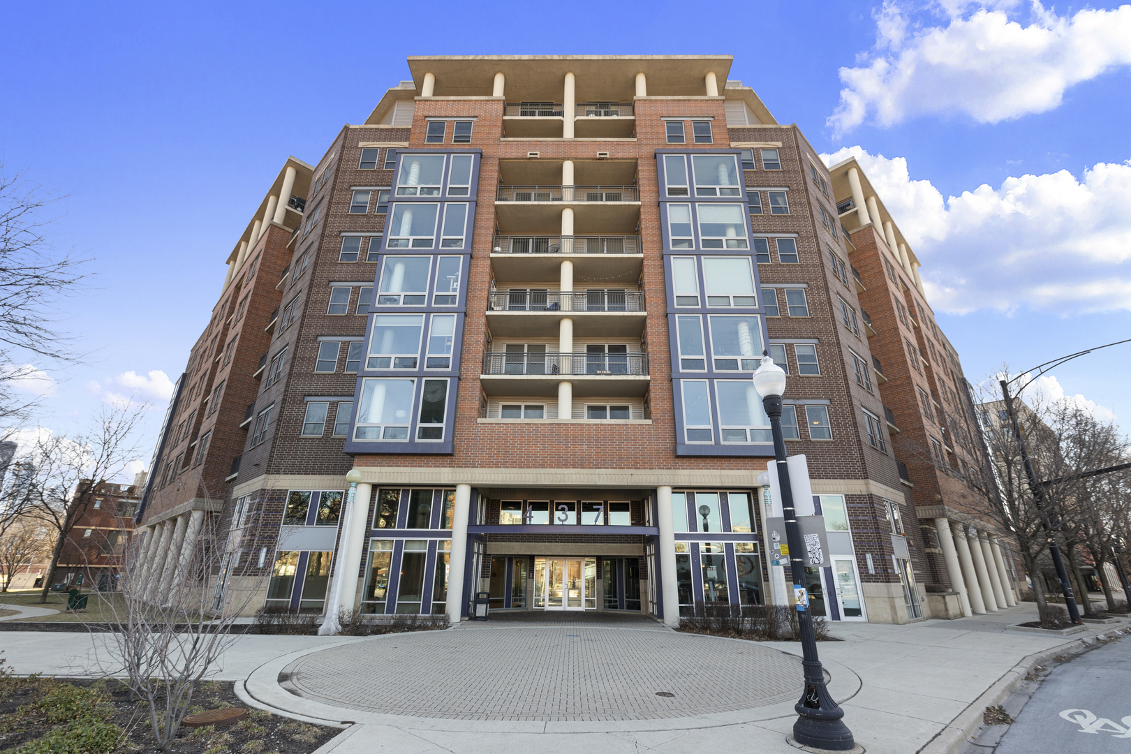 437 W Division Street Unit: 304