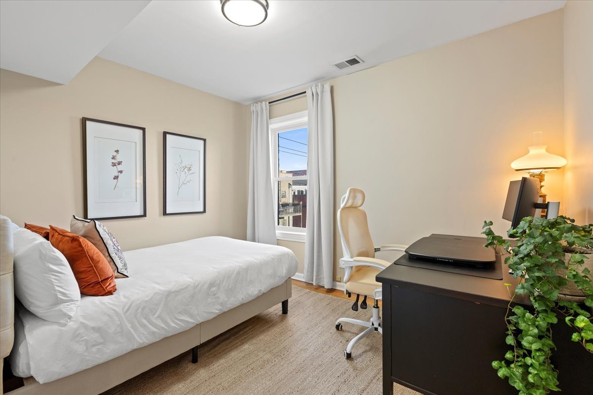 3132 N Clifton Avenue Unit: 3N