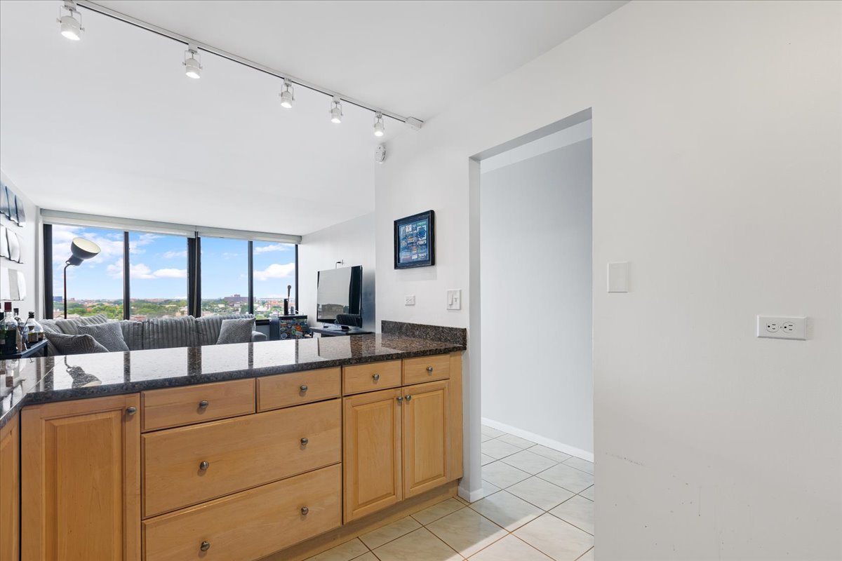 2754 N Hampden Court Unit: 1101