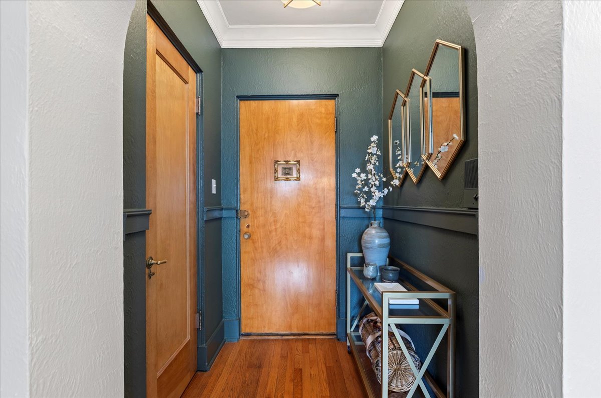2726 N Pine Grove Avenue Unit: 3N