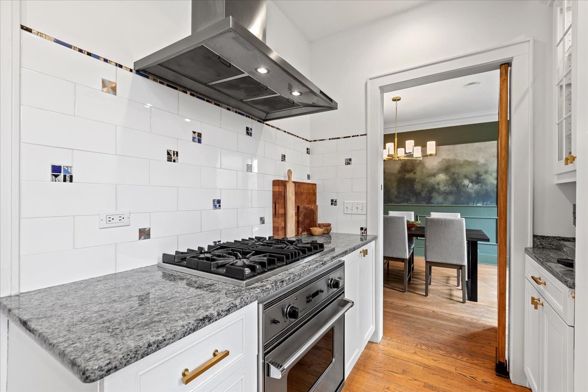 2726 N Pine Grove Avenue Unit: 3N