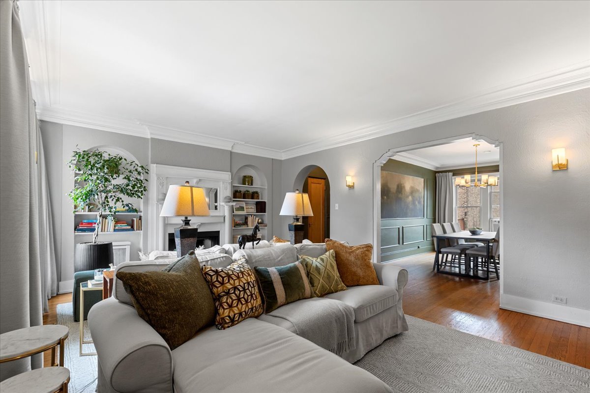 2726 N Pine Grove Avenue Unit: 3N