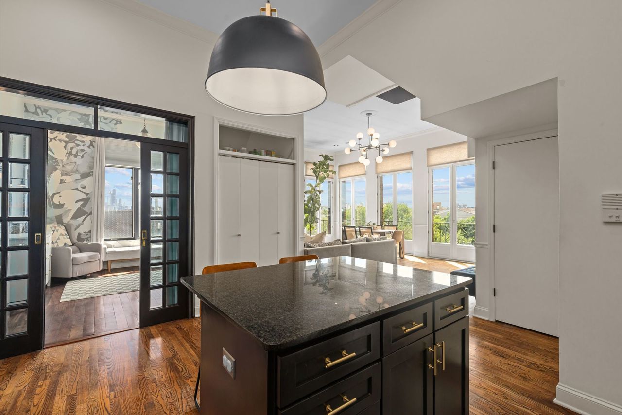 1865 N Winnebago Avenue Unit: 4S