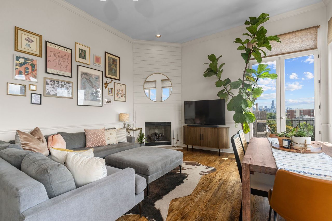 1865 N Winnebago Avenue Unit: 4S