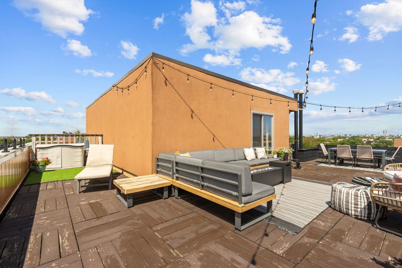 1865 N Winnebago Avenue Unit: 4S