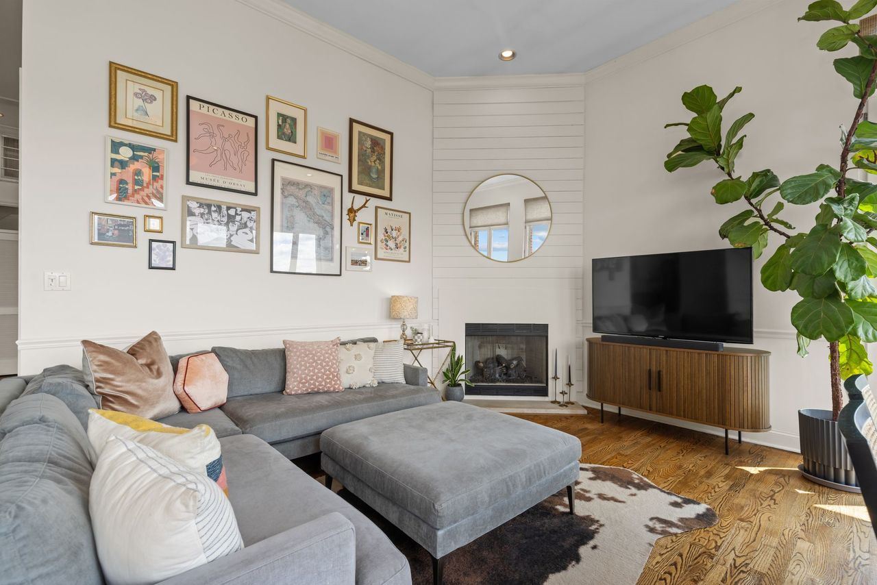 1865 N Winnebago Avenue Unit: 4S