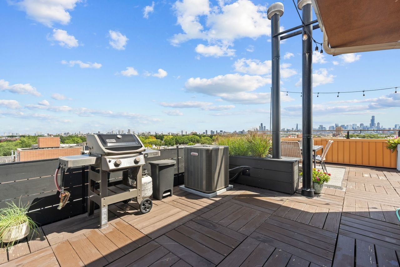 1865 N Winnebago Avenue Unit: 4S