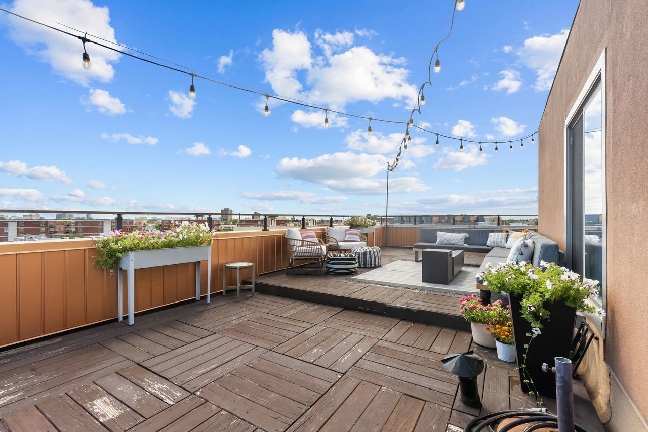 1865 N Winnebago Avenue Unit: 4S