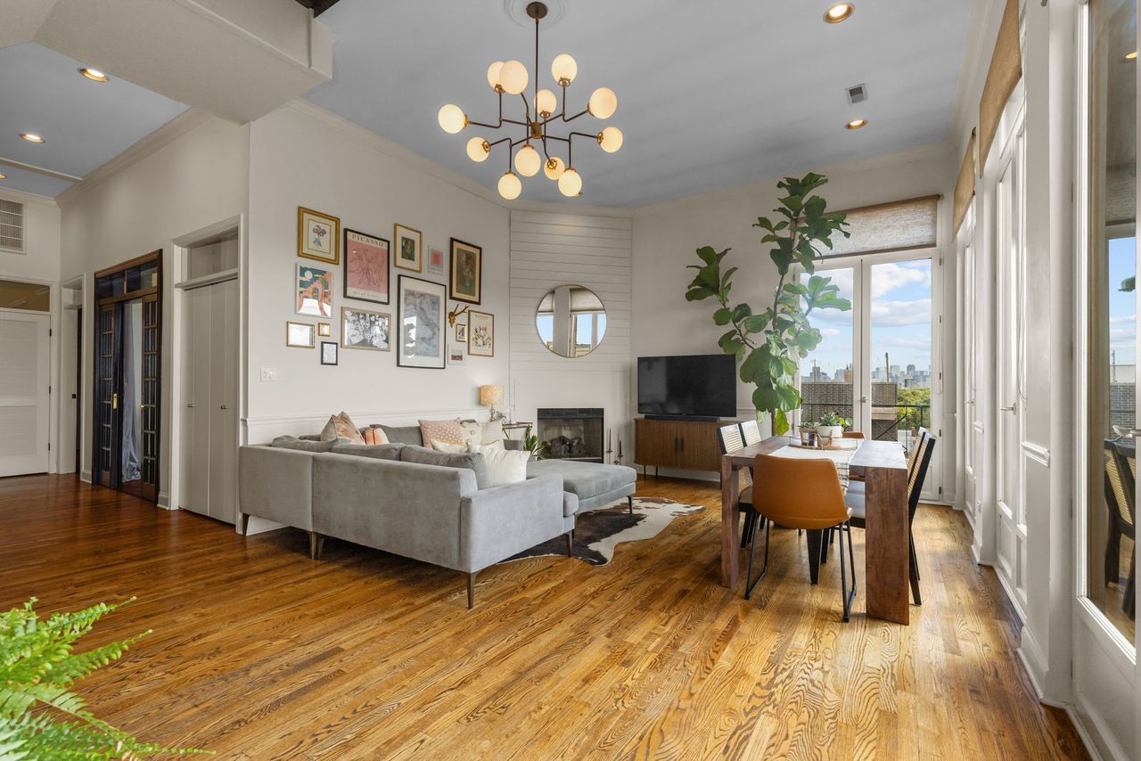 1865 N Winnebago Avenue Unit: 4S