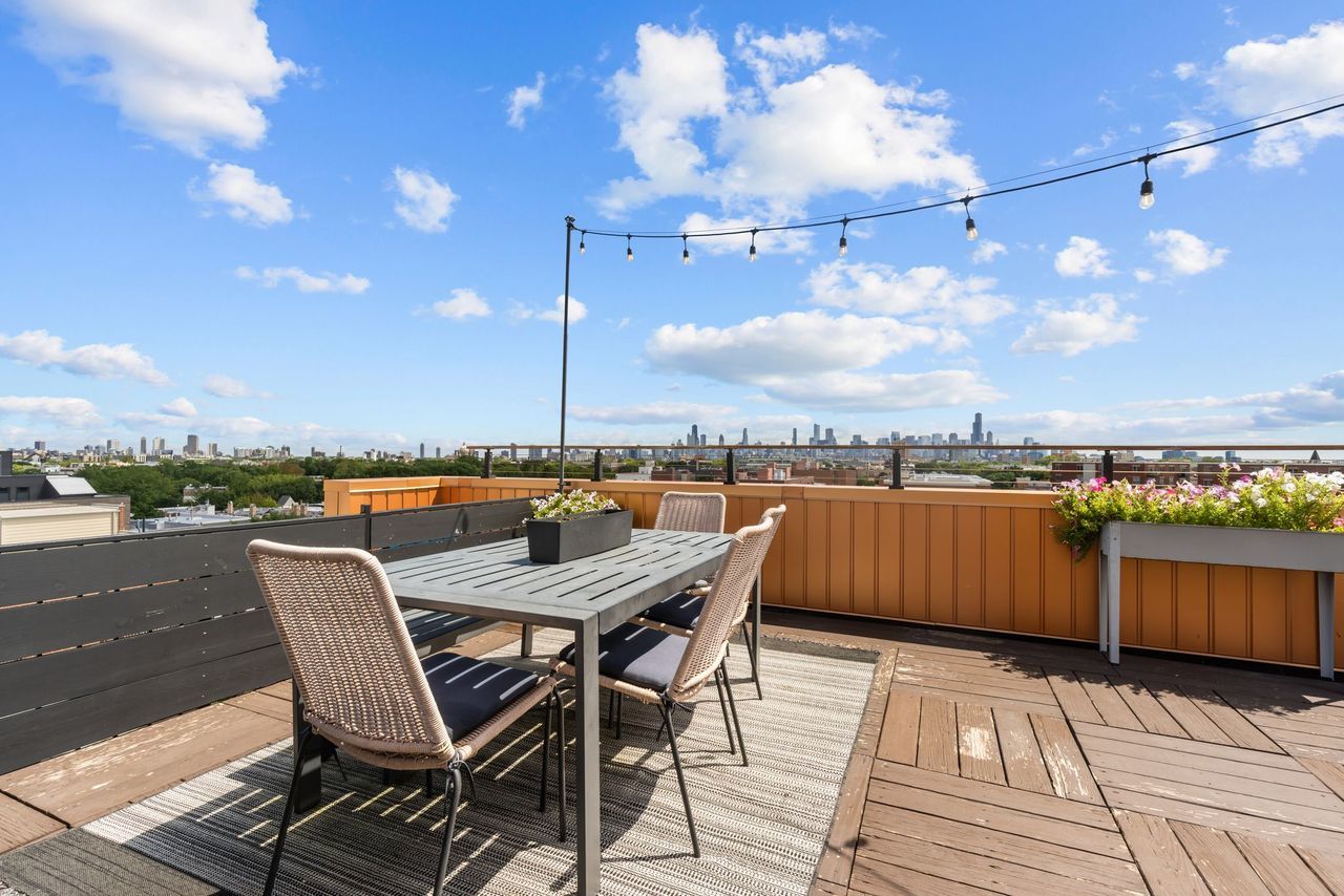 1865 N Winnebago Avenue Unit: 4S