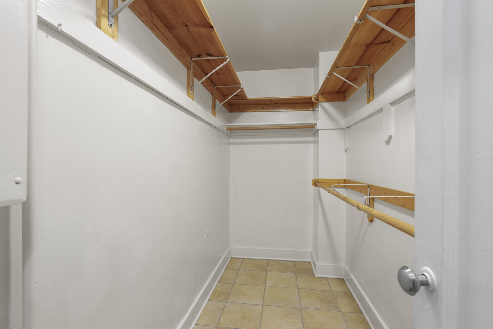 10 W Elm Street Unit: 1608