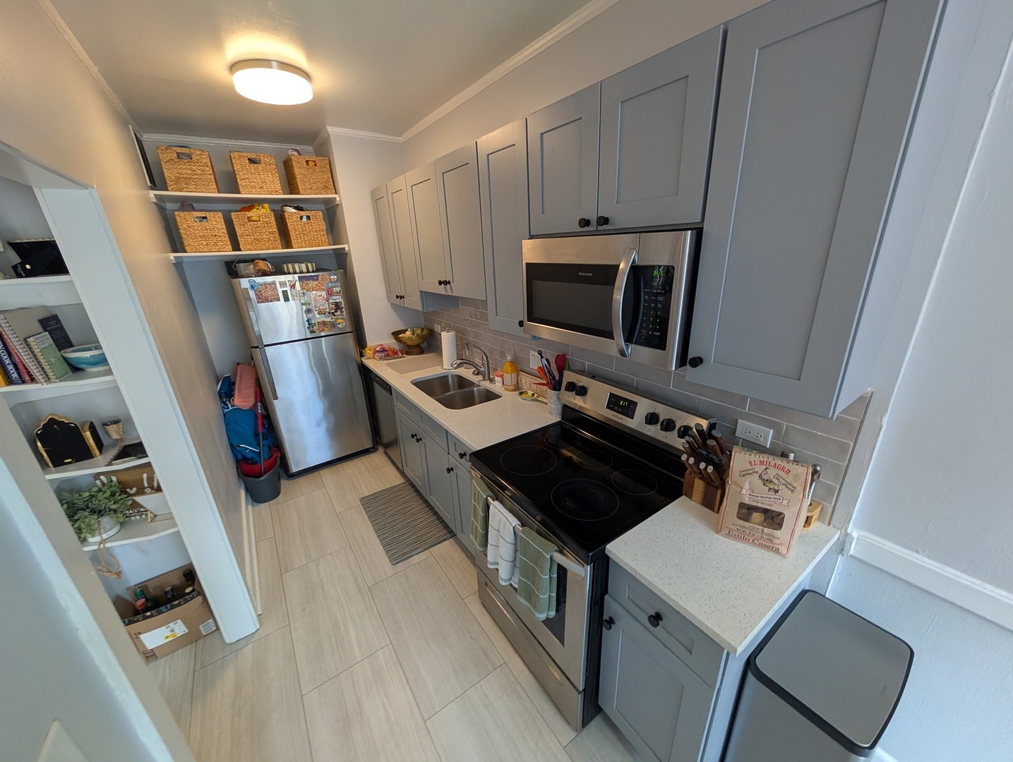 10 W Elm Street Unit: 902