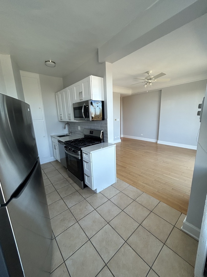 3330 N Lake Shore Drive Unit: 4B