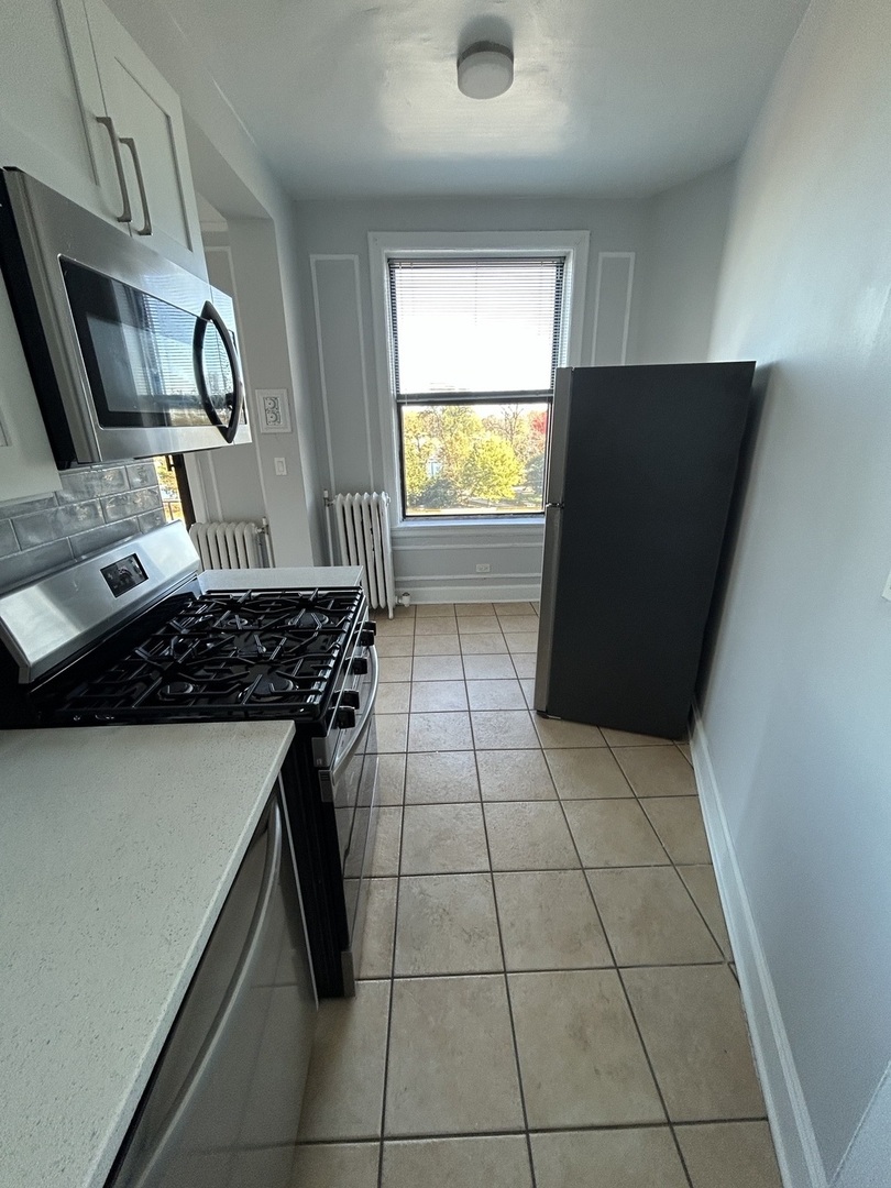 3330 N Lake Shore Drive Unit: 4B