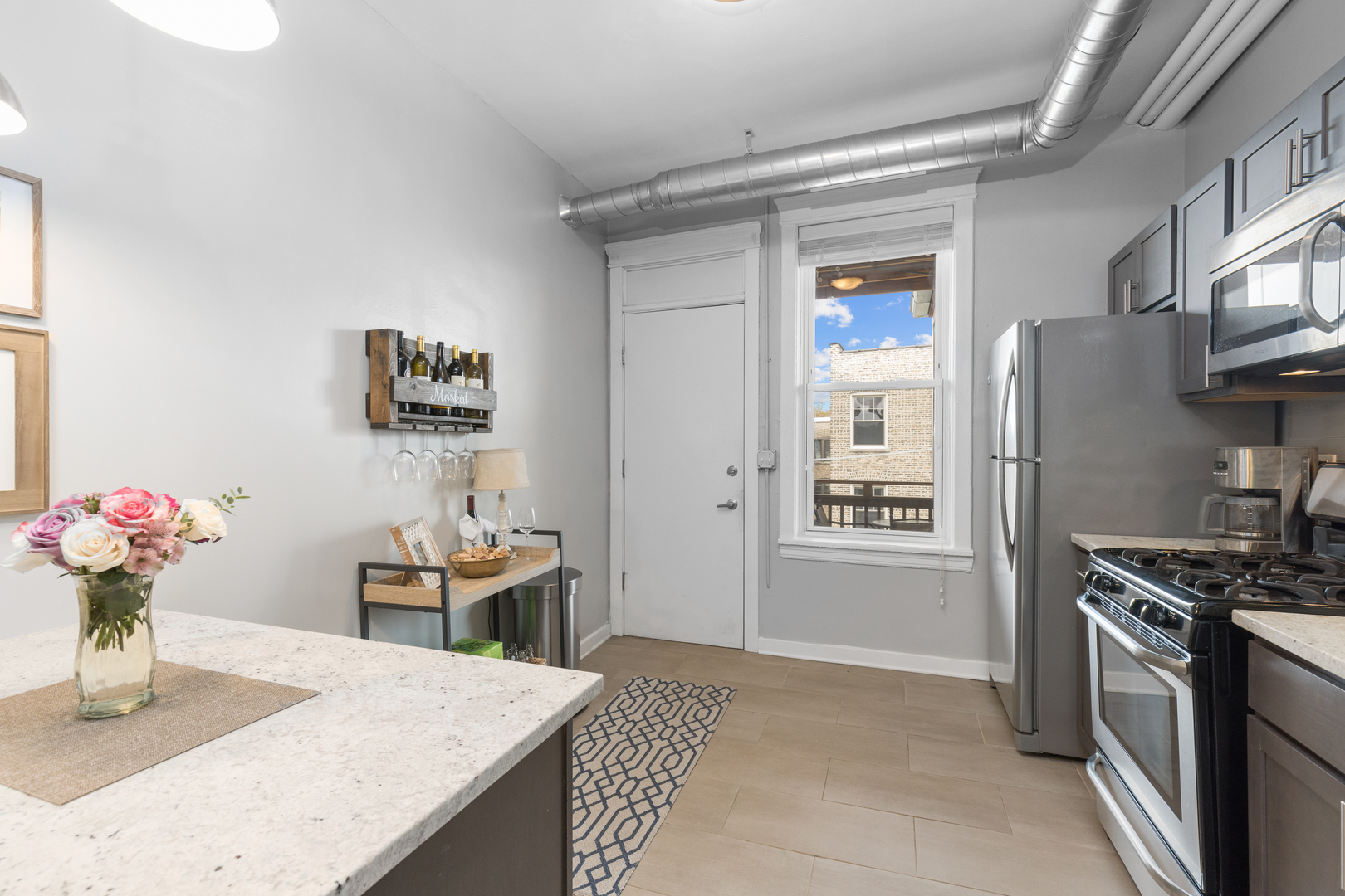 846 W Sheridan Road Unit: 1R