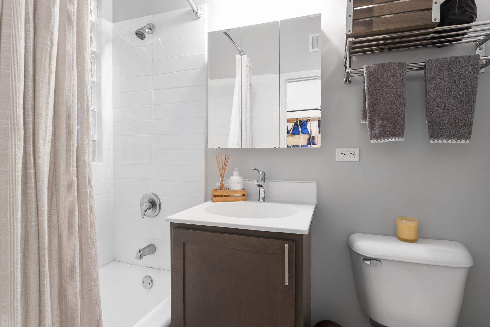 846 W Sheridan Road Unit: 1R