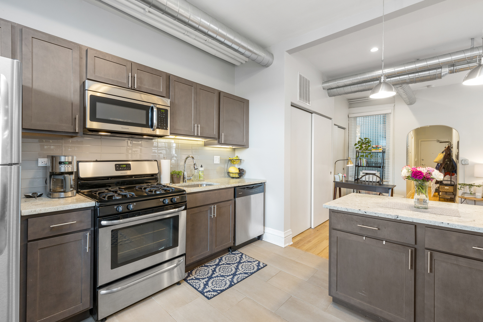 846 W Sheridan Road Unit: 1R