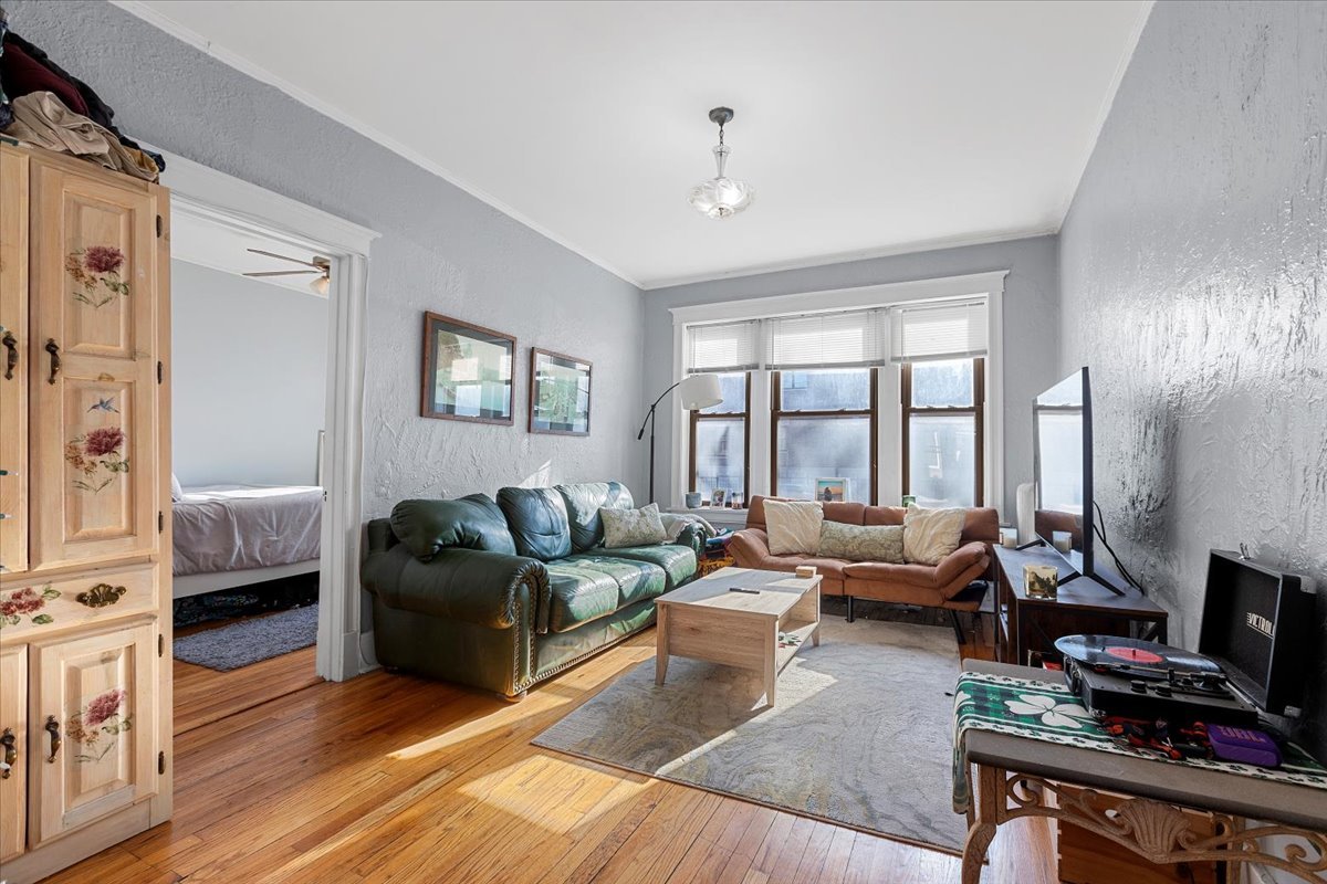 1406 W Melrose Street Unit: 1