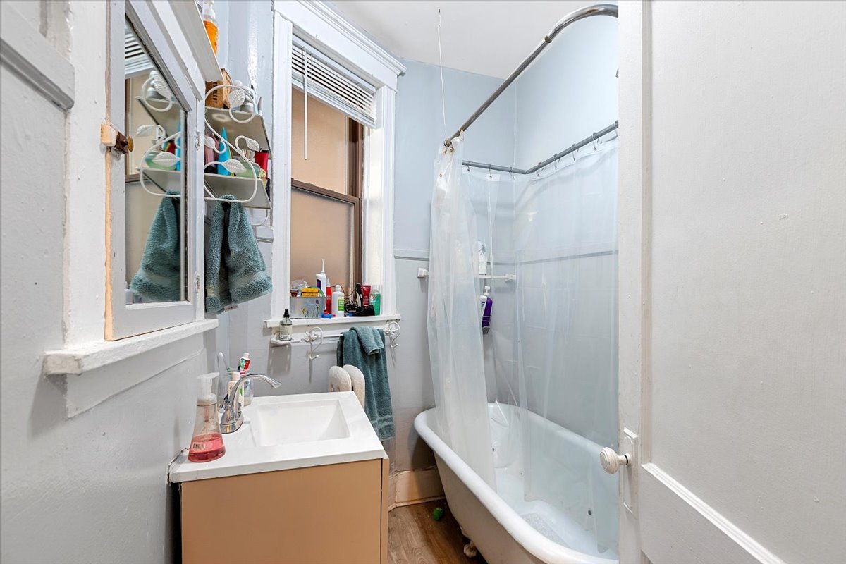 1406 W Melrose Street Unit: 1