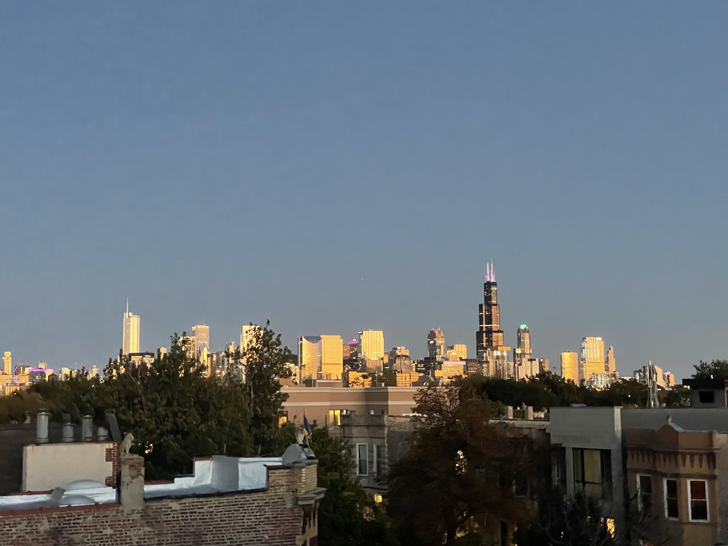 2038 W IOWA Street Unit: 3E