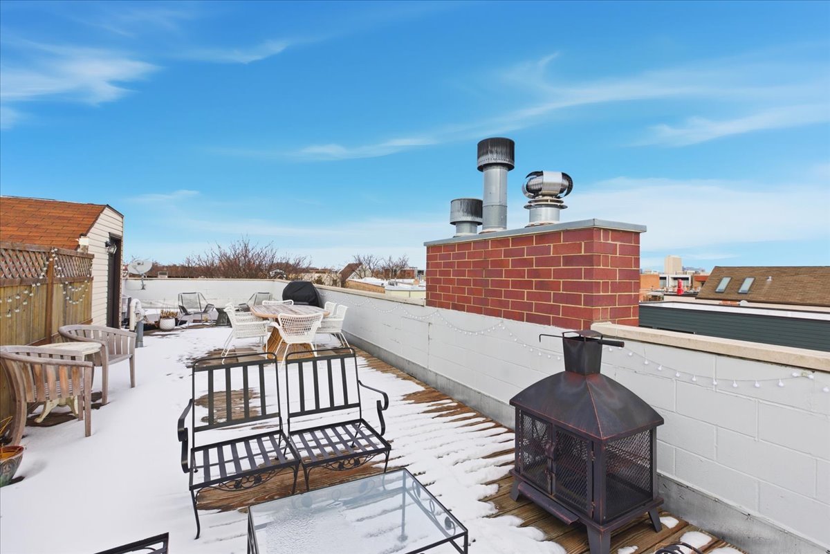 2038 W IOWA Street Unit: 3E