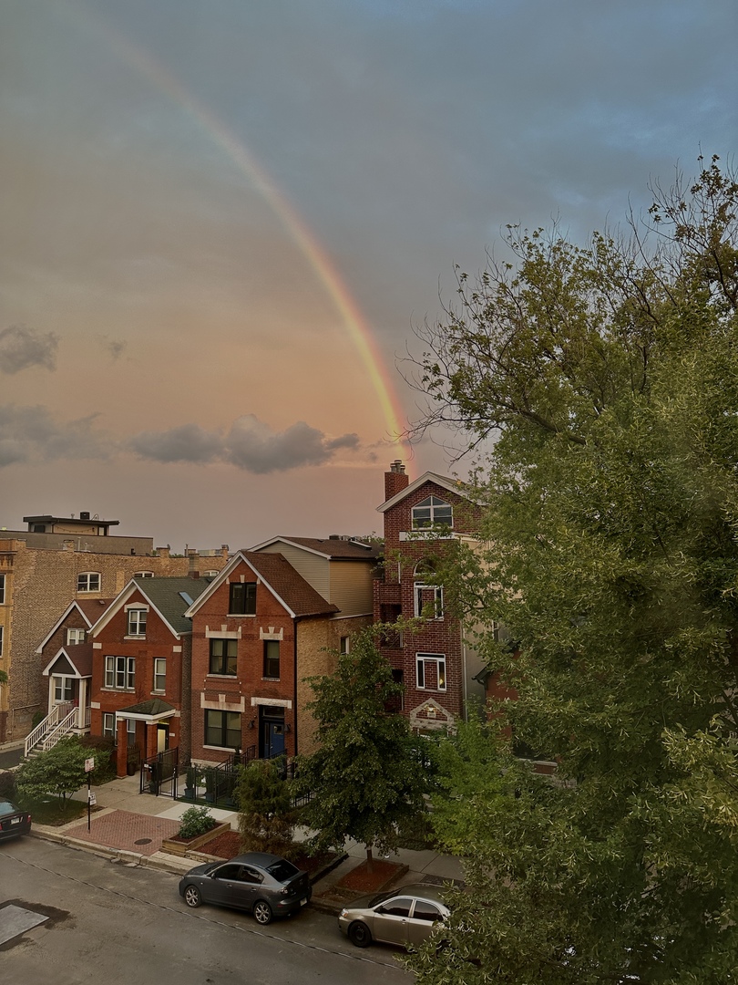 2038 W IOWA Street Unit: 3E